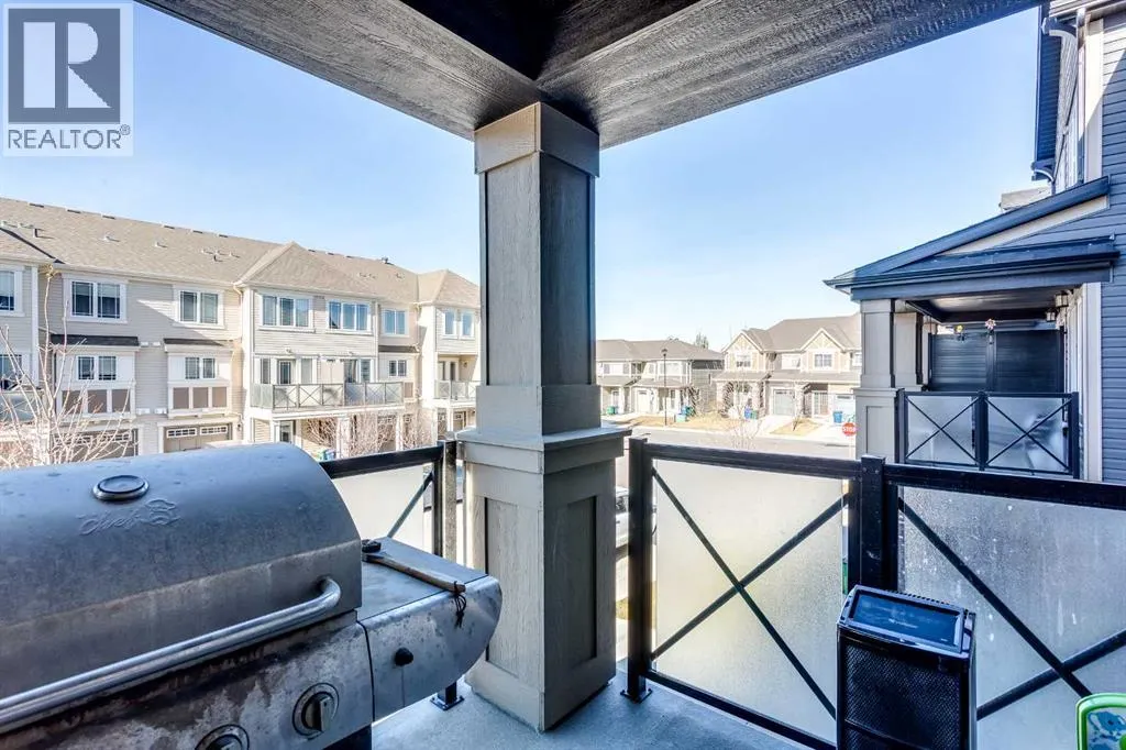 214 Hillcrest Gardens SW