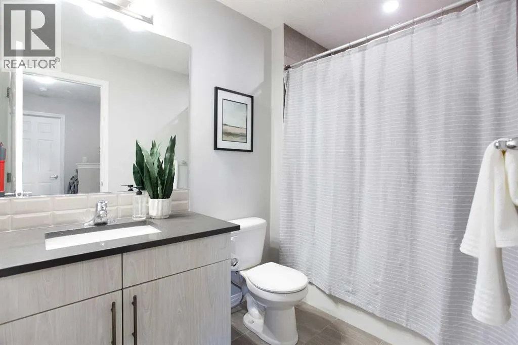 214 Hillcrest Gardens SW