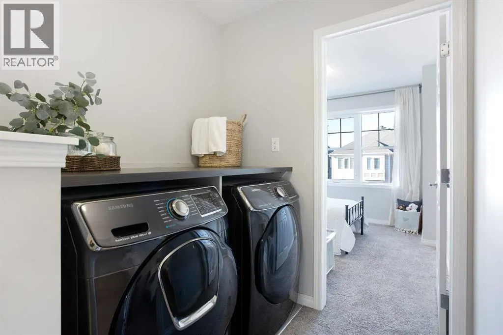 214 Hillcrest Gardens SW