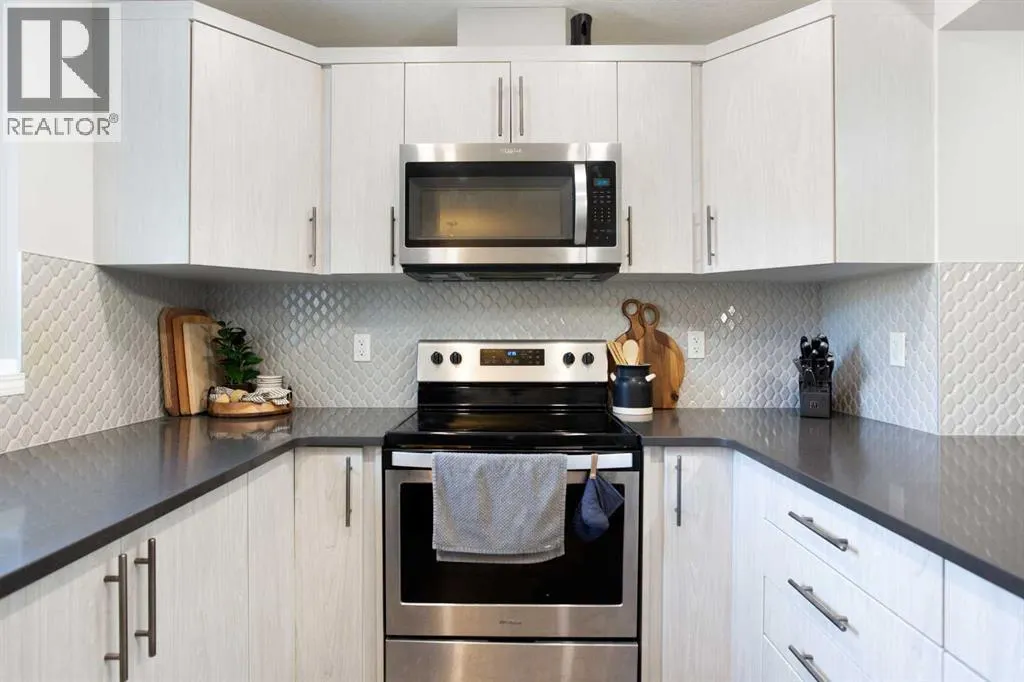 214 Hillcrest Gardens SW