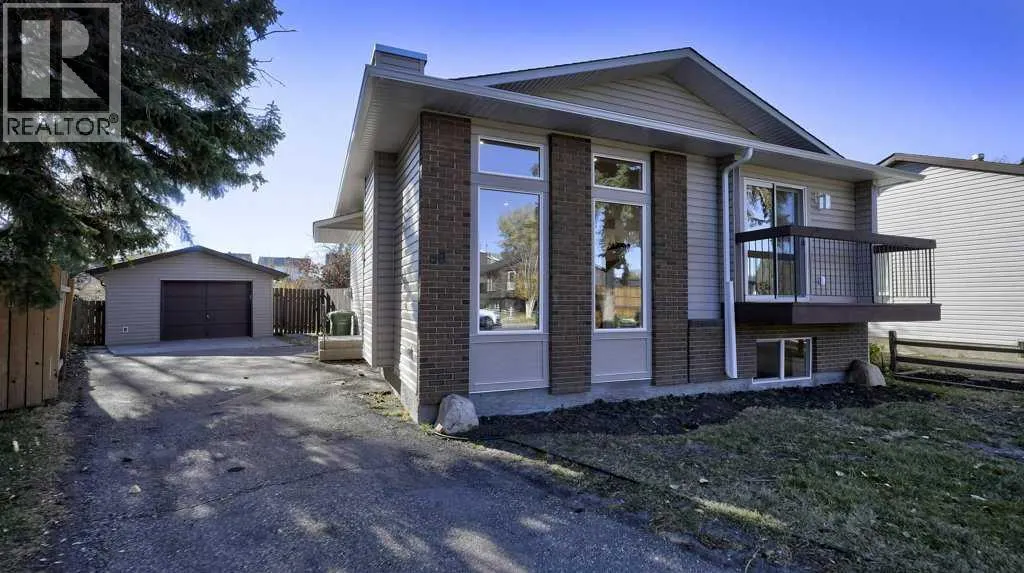 68 Marquis Place SE