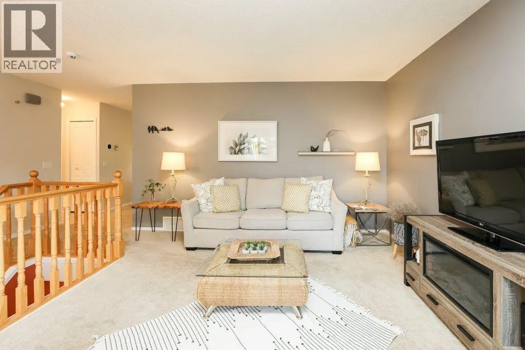 43 Sherwood Boulevard W