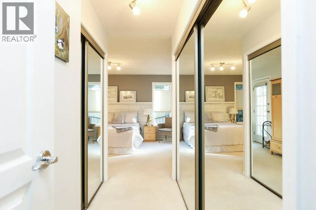 43 Sherwood Boulevard W