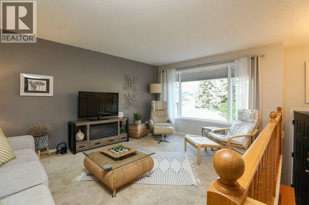 43 Sherwood Boulevard W