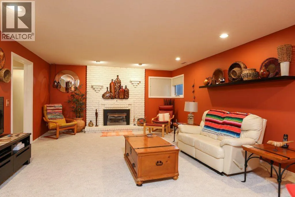 43 Sherwood Boulevard W