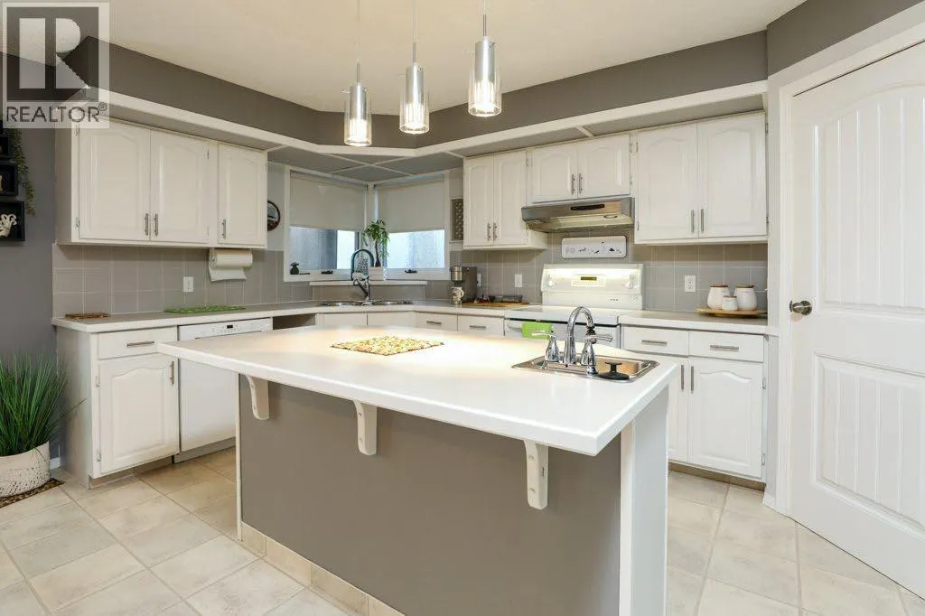 43 Sherwood Boulevard W