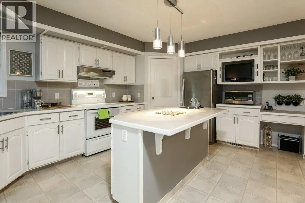 43 Sherwood Boulevard W