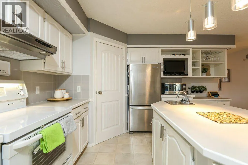 43 Sherwood Boulevard W