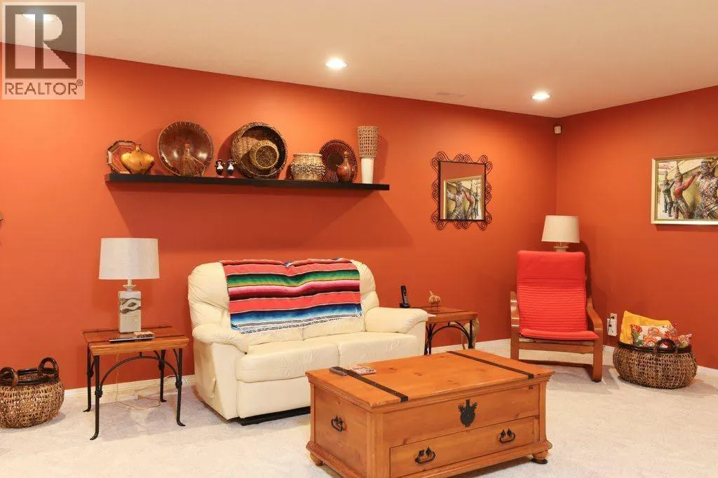 43 Sherwood Boulevard W