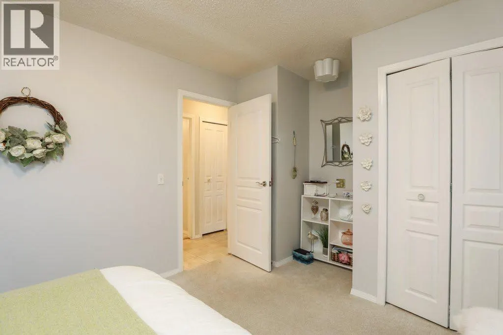 43 Sherwood Boulevard W