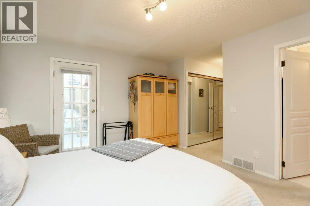 43 Sherwood Boulevard W
