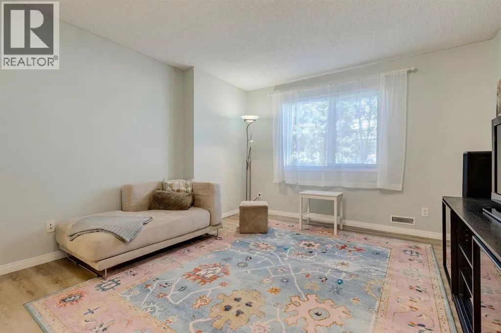 19 Sunlake Gardens SE