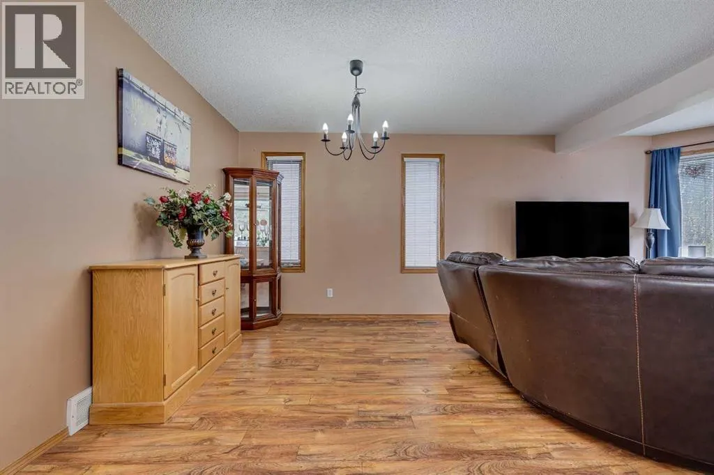 399 Sunlake Road SE