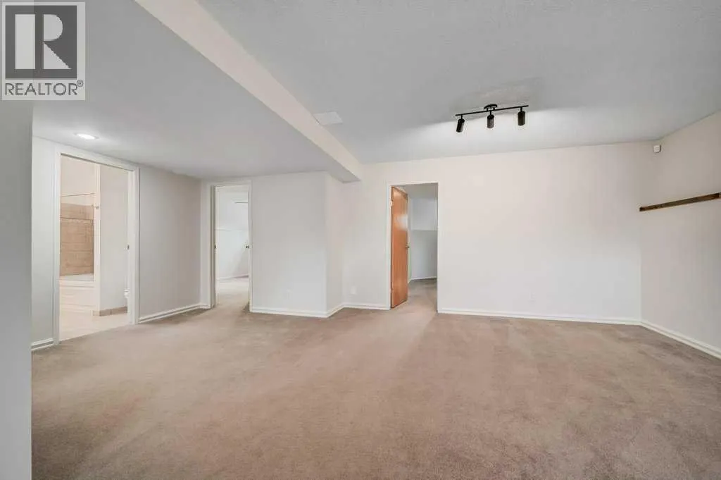 222 Diamond Court SE