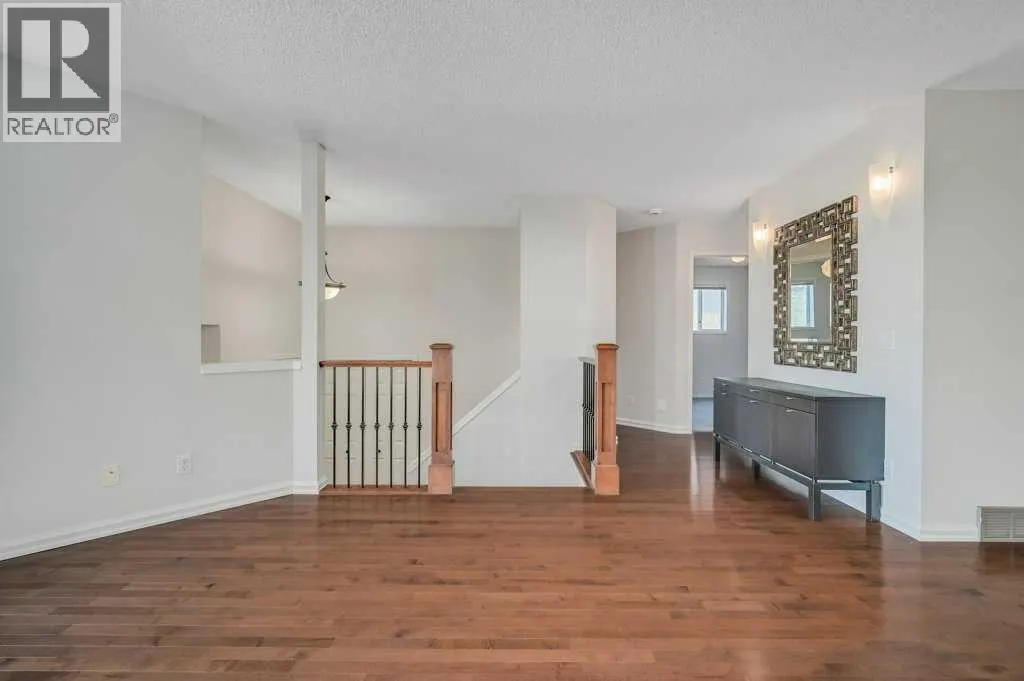 222 Diamond Court SE