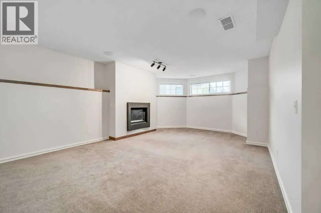 222 Diamond Court SE