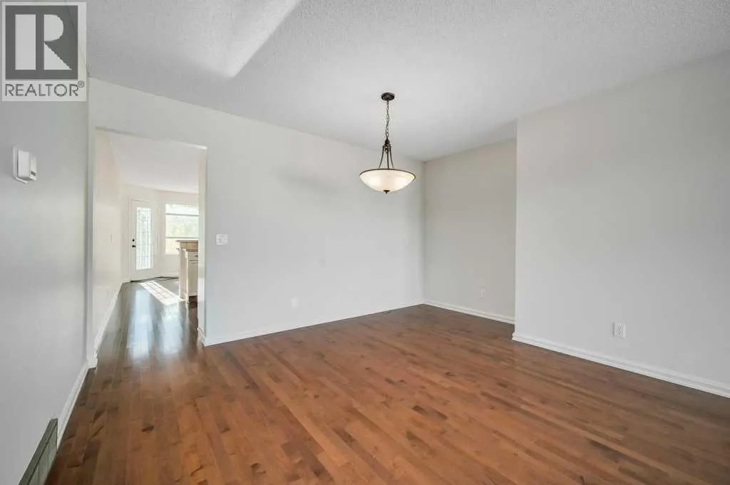 222 Diamond Court SE