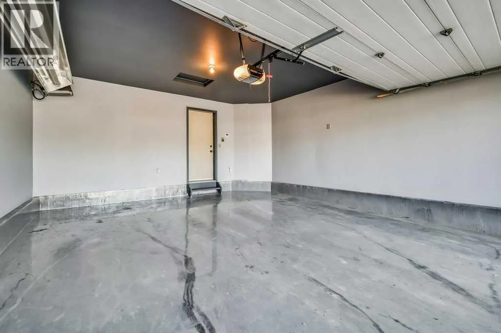 222 Diamond Court SE