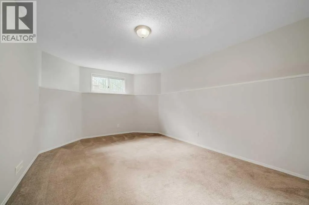 222 Diamond Court SE
