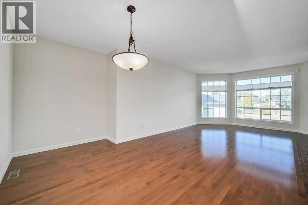 222 Diamond Court SE