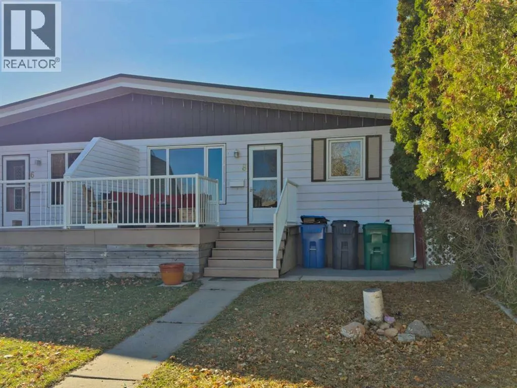 8 Cayuga Crescent W