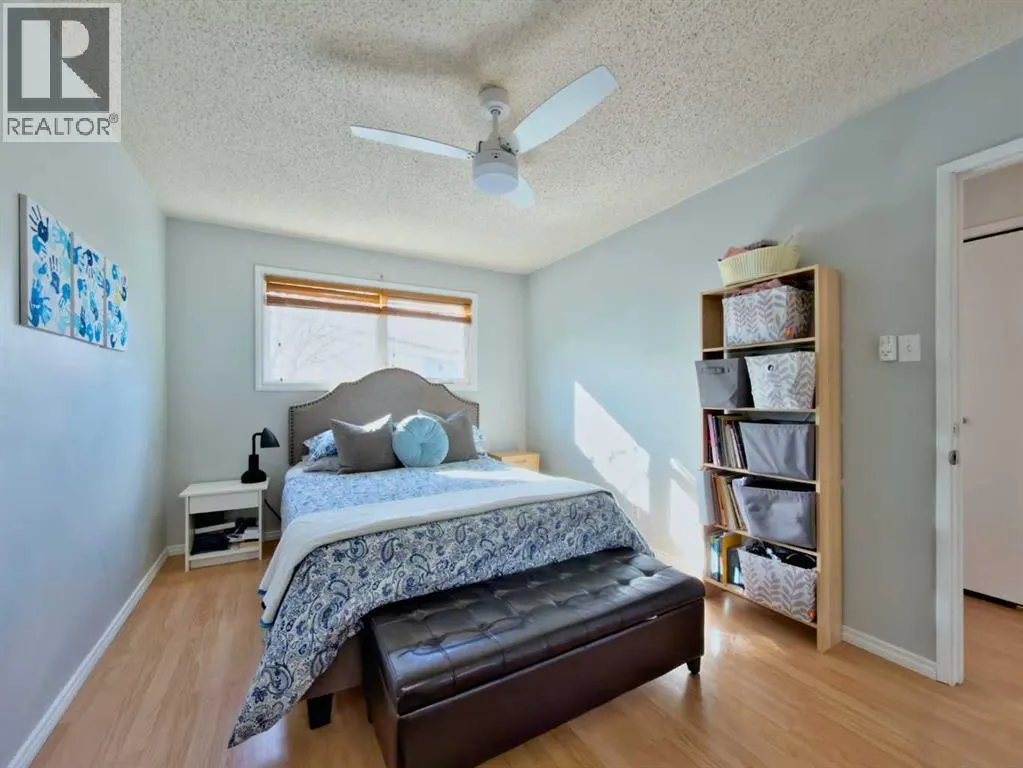 8 Cayuga Crescent W