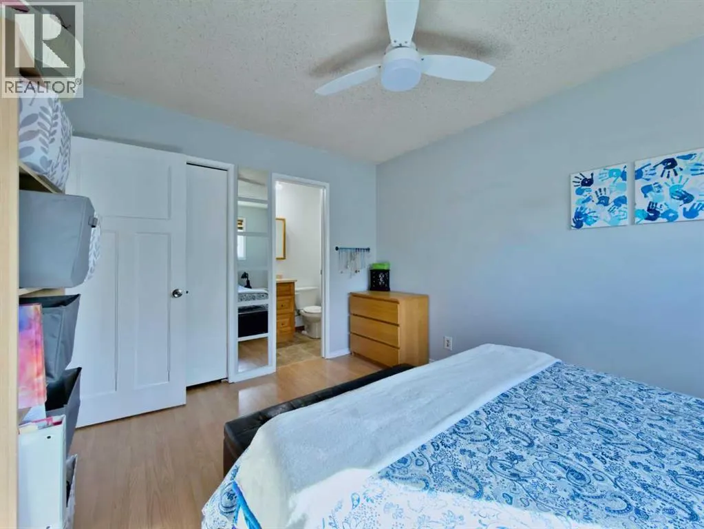 8 Cayuga Crescent W