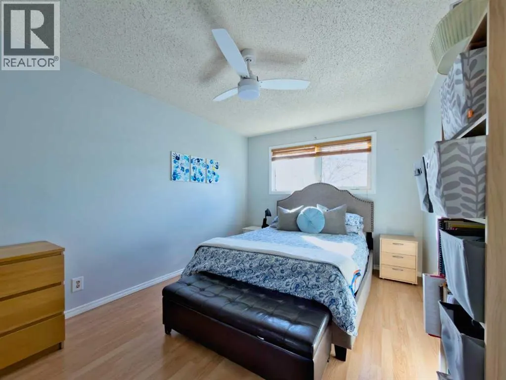 8 Cayuga Crescent W