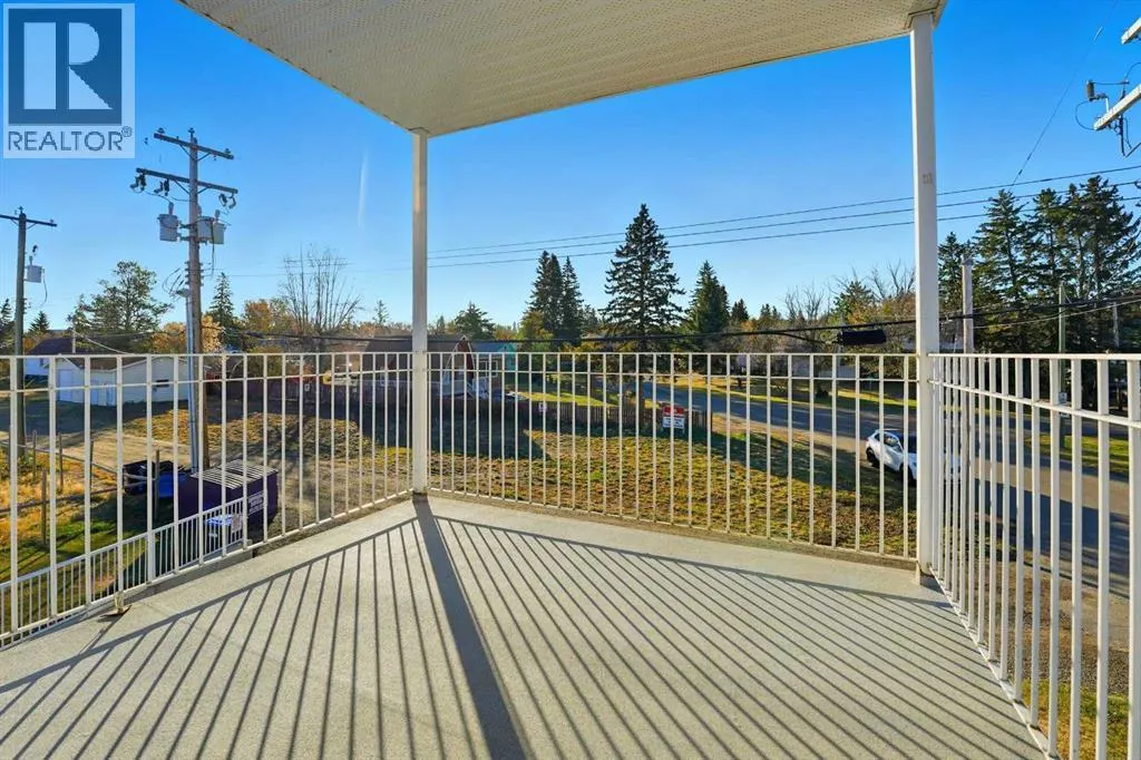 208, 5135 Lakeshore Drive