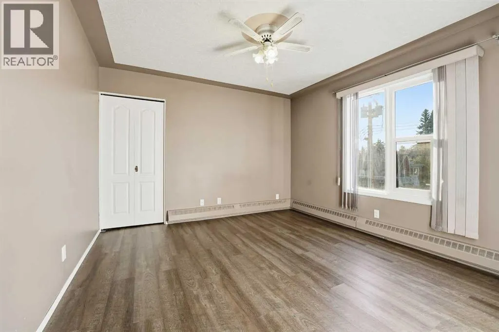 208, 5135 Lakeshore Drive