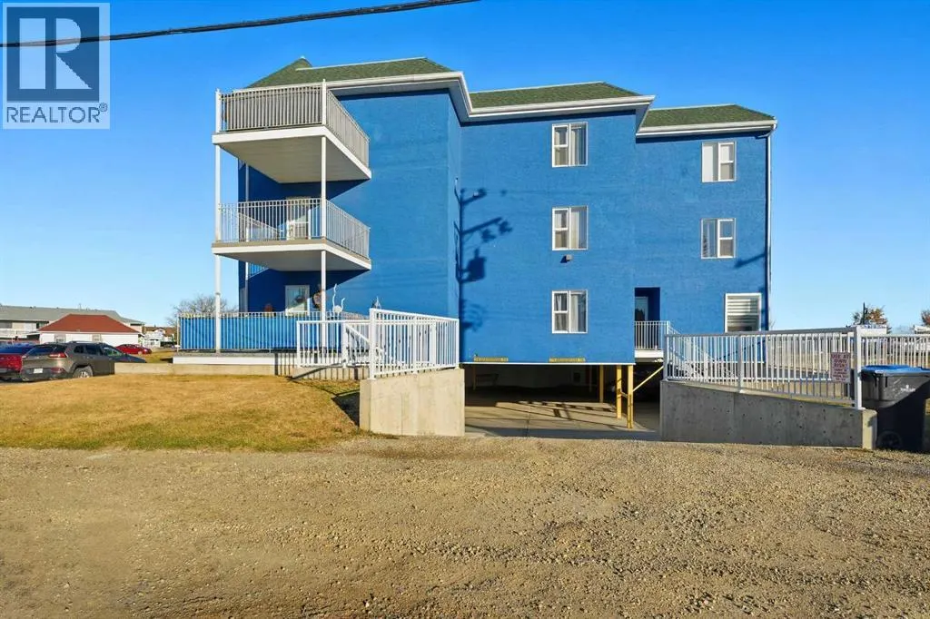 208, 5135 Lakeshore Drive