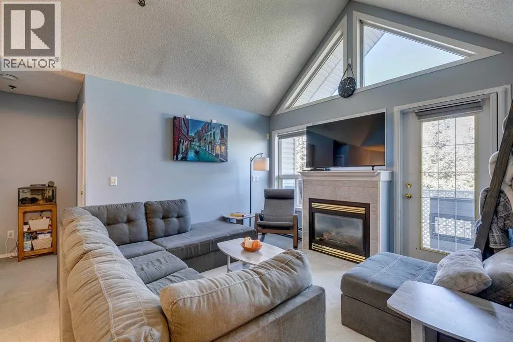 305, 7 Harvest Gold Manor NE