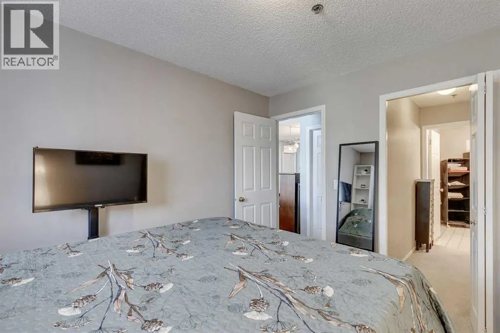 305, 7 Harvest Gold Manor NE