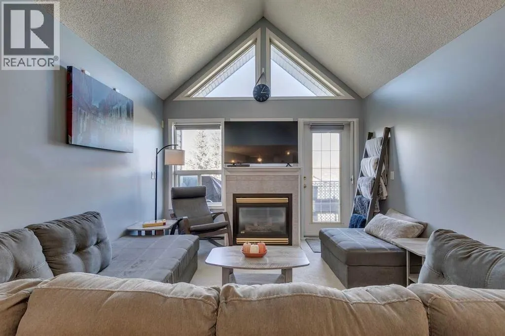 305, 7 Harvest Gold Manor NE