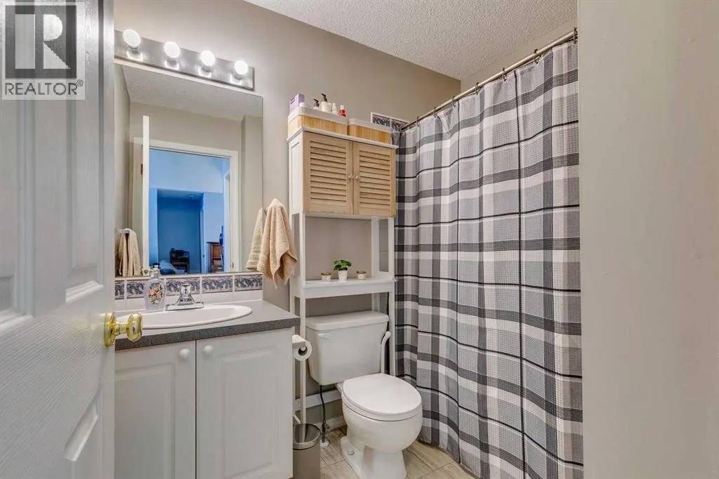 305, 7 Harvest Gold Manor NE