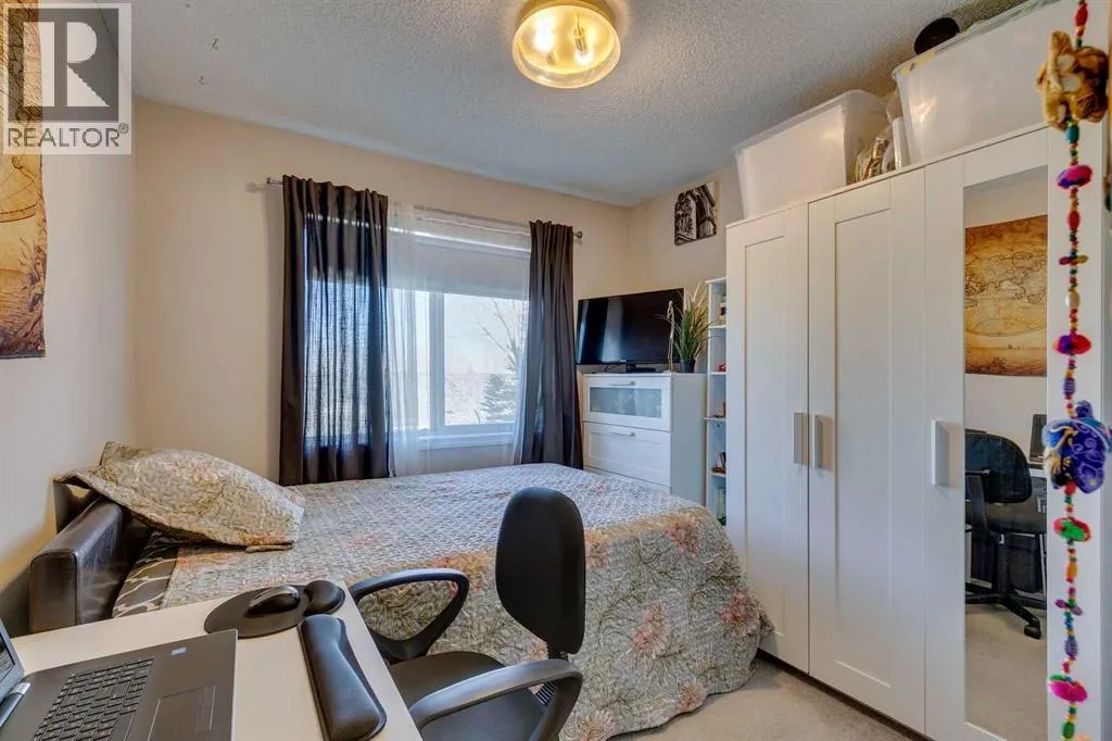 305, 7 Harvest Gold Manor NE