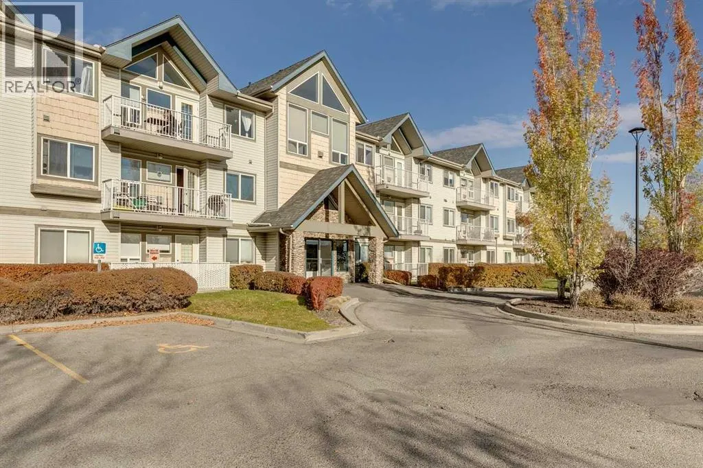 305, 7 Harvest Gold Manor NE