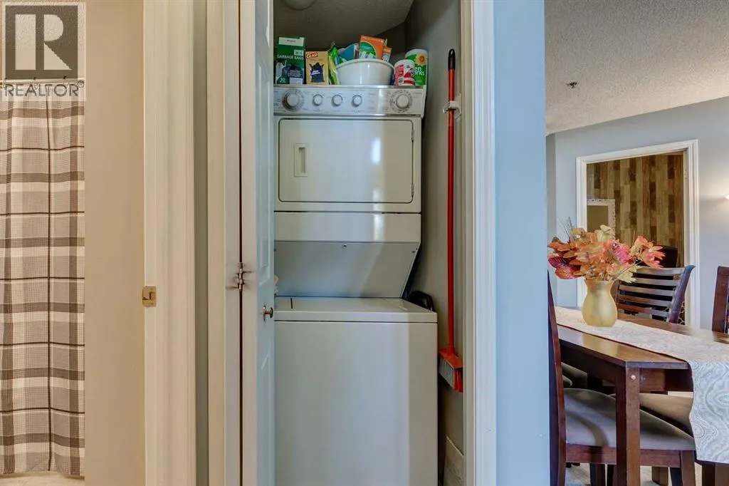 305, 7 Harvest Gold Manor NE
