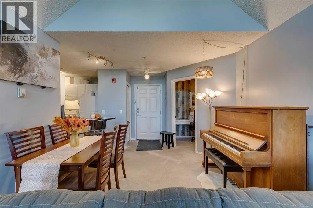 305, 7 Harvest Gold Manor NE