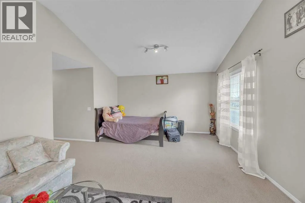 814 Copperfield Boulevard SE