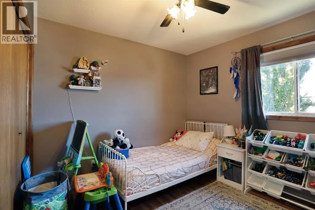 305 3 Street W