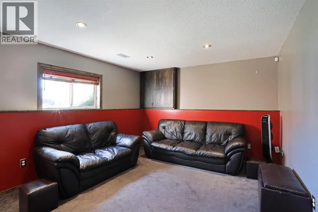 305 3 Street W