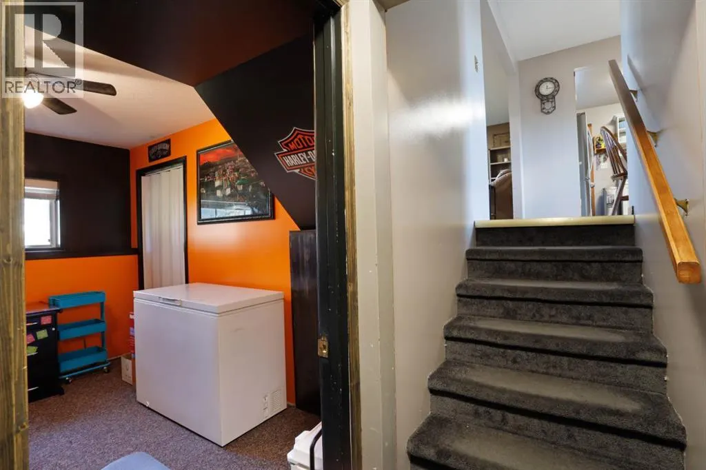 305 3 Street W