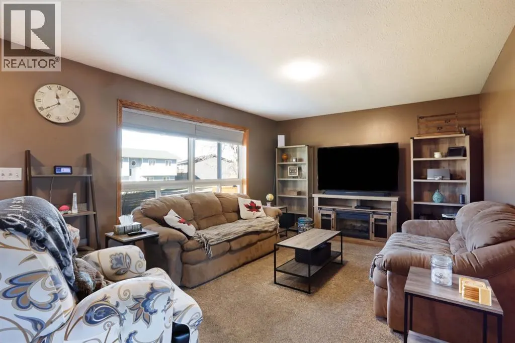 305 3 Street W