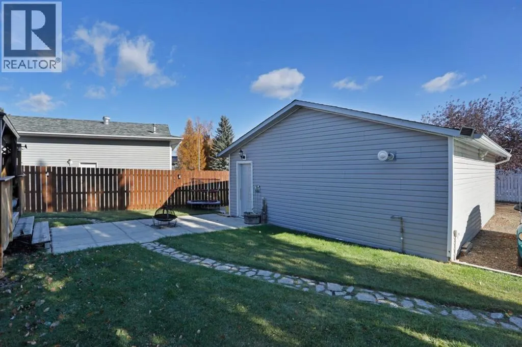 305 3 Street W