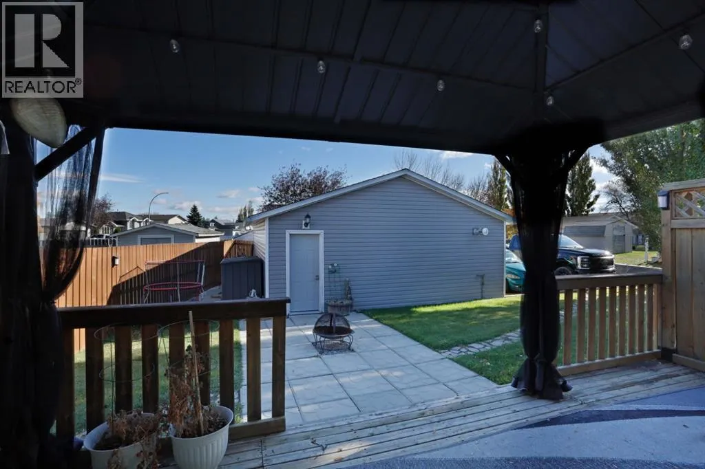 305 3 Street W