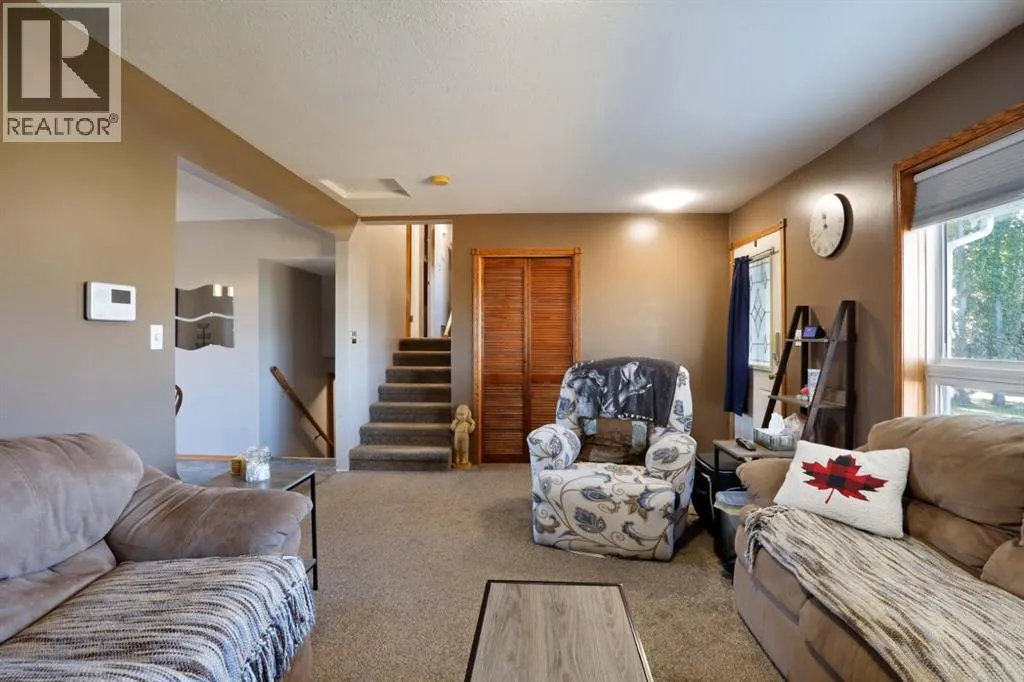 305 3 Street W