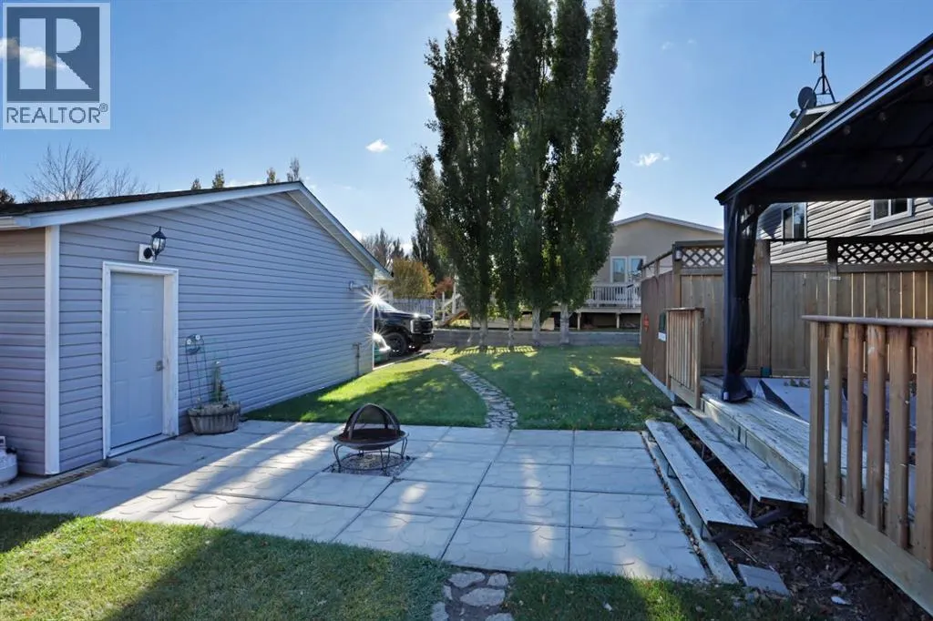 305 3 Street W