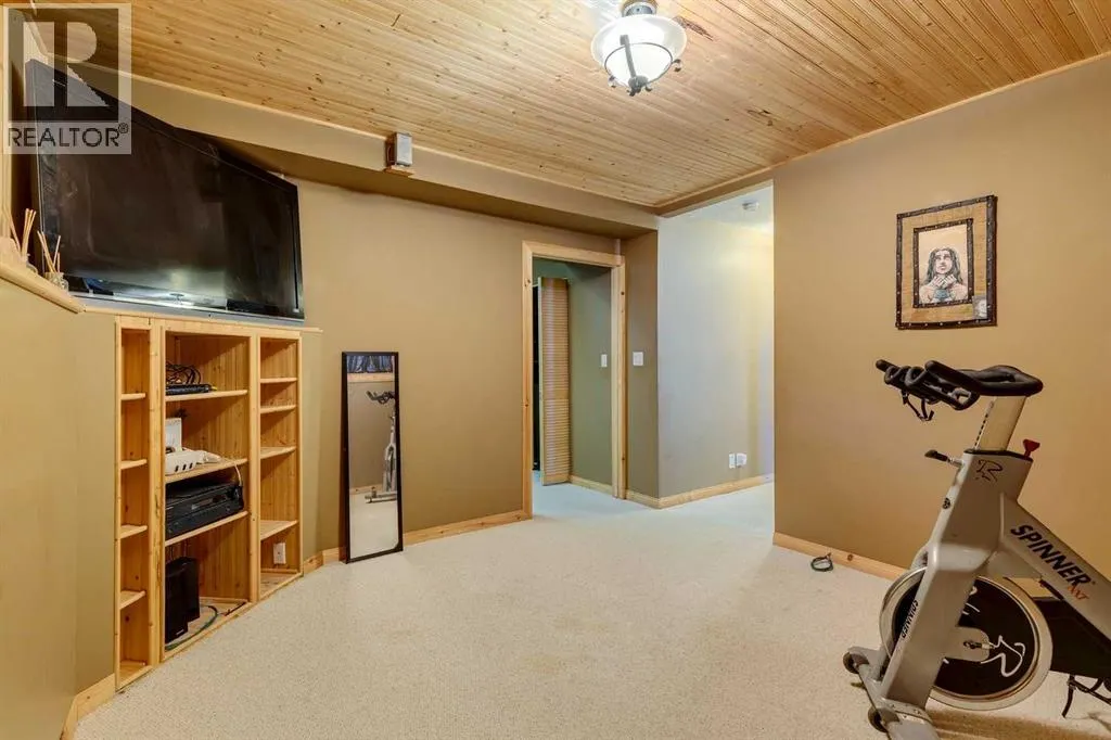 150 Midcrest Crescent SE