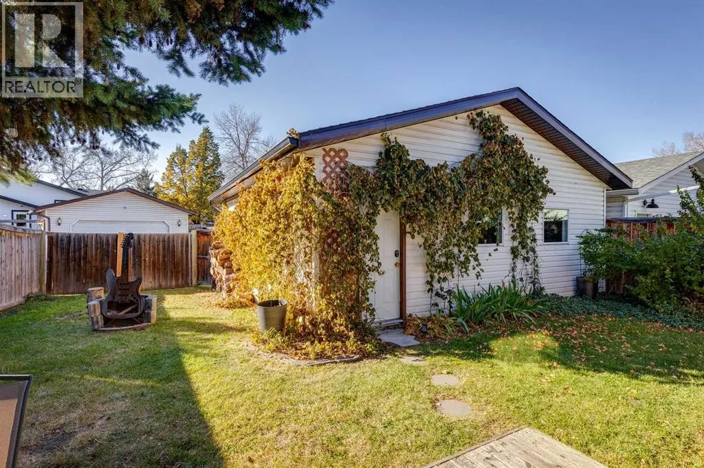 150 Midcrest Crescent SE